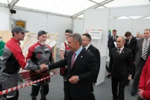 Президент Татарстана Рустам Минниханов оценил действия ТехноНИКОЛЬ по популяризации профессии «кровельщик» Президент Татарстана Рустам Минниханов оценил действия ТехноНИКОЛЬ по популяризации профессии «кровельщик»