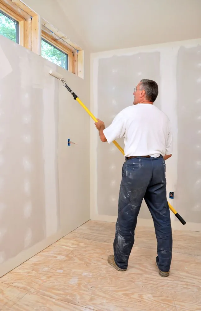 Надо ли грунтовать гипсокартон перед шпаклевкой Надо ли грунтовать гипсокартон перед шпаклевкой