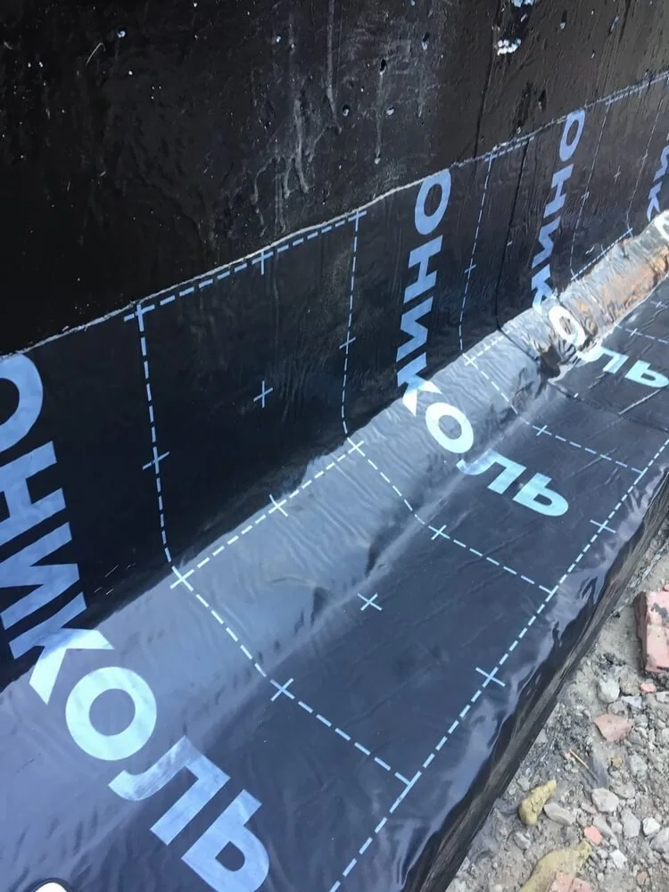 Миссия выполнима: как защитить цоколь дома от влаги своими руками