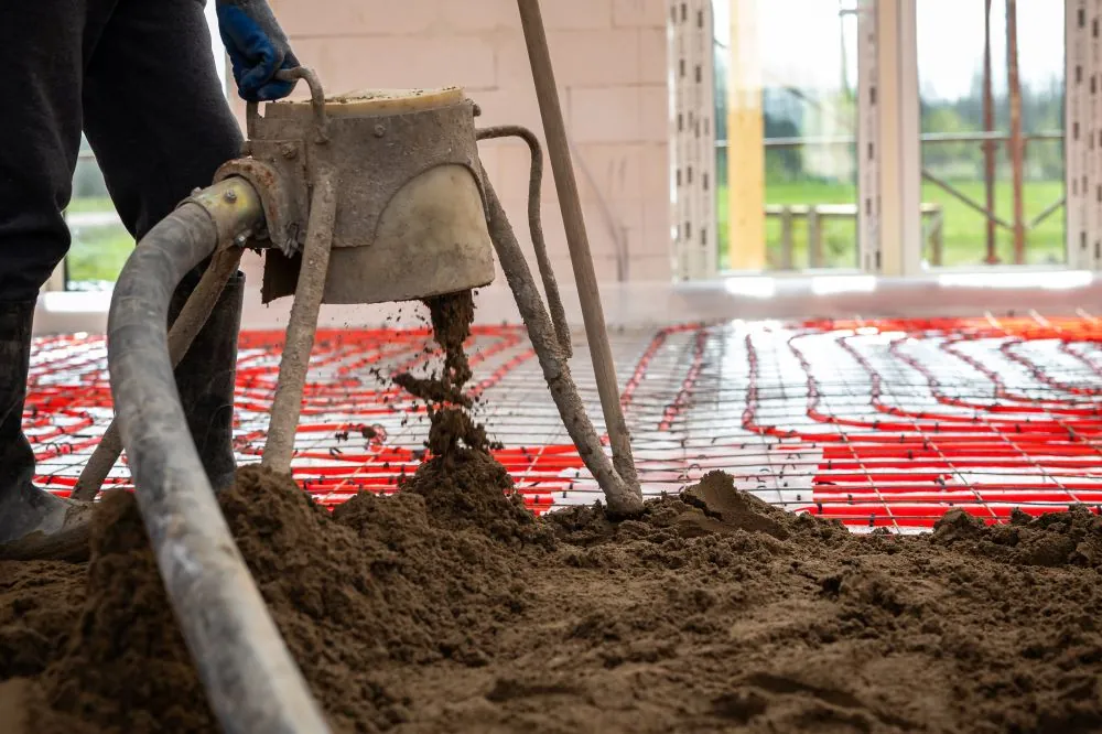 Как выбрать стяжку полов и перекрытий: виды, особенности, характеристики