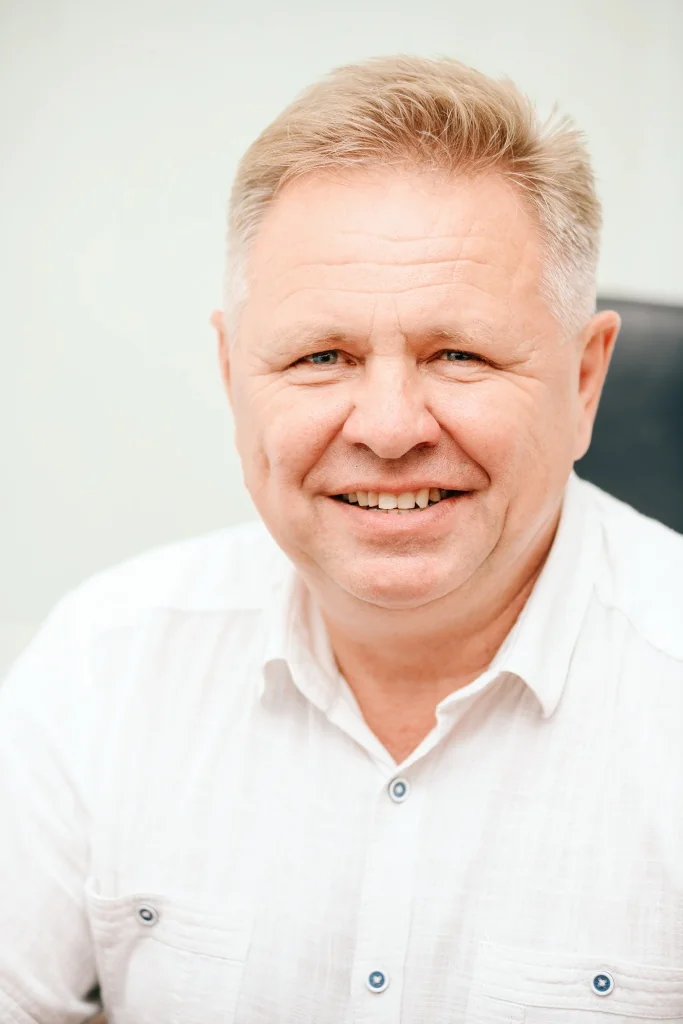 Владимир Шустов директор.JPG