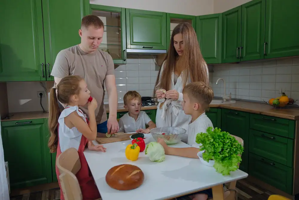 Семья планирует ремонт.jpg Семья планирует ремонт.jpg
