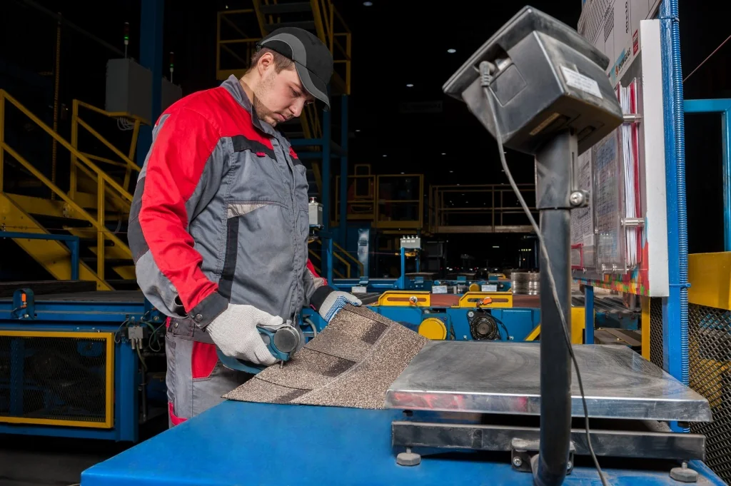 Сотрудник завода на полосу 35.jpg