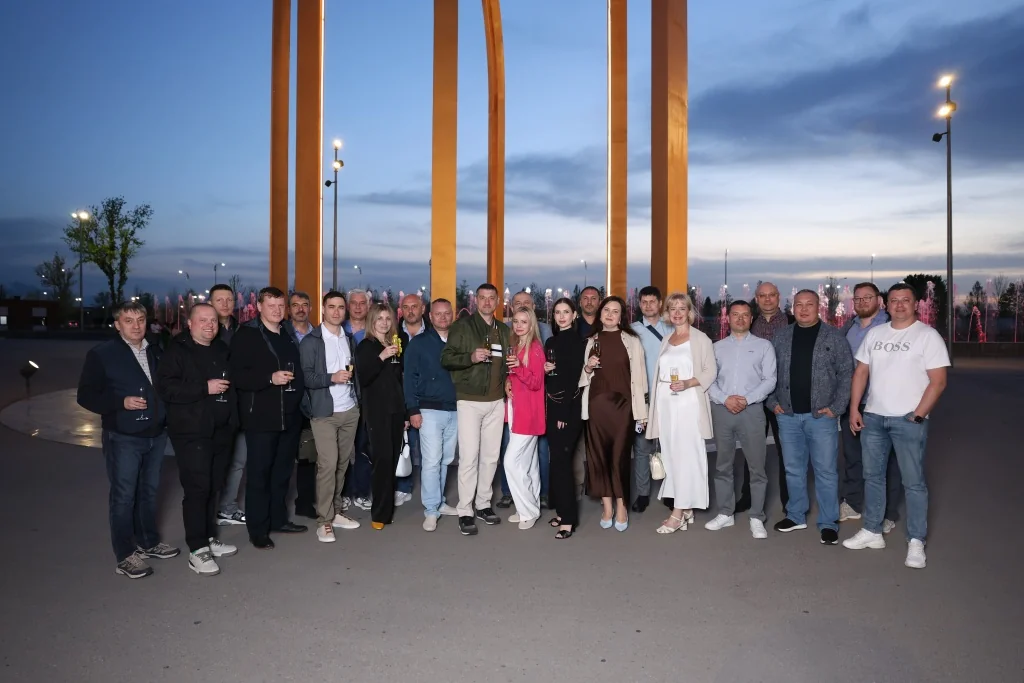 Халилов с Коллегами.JPG