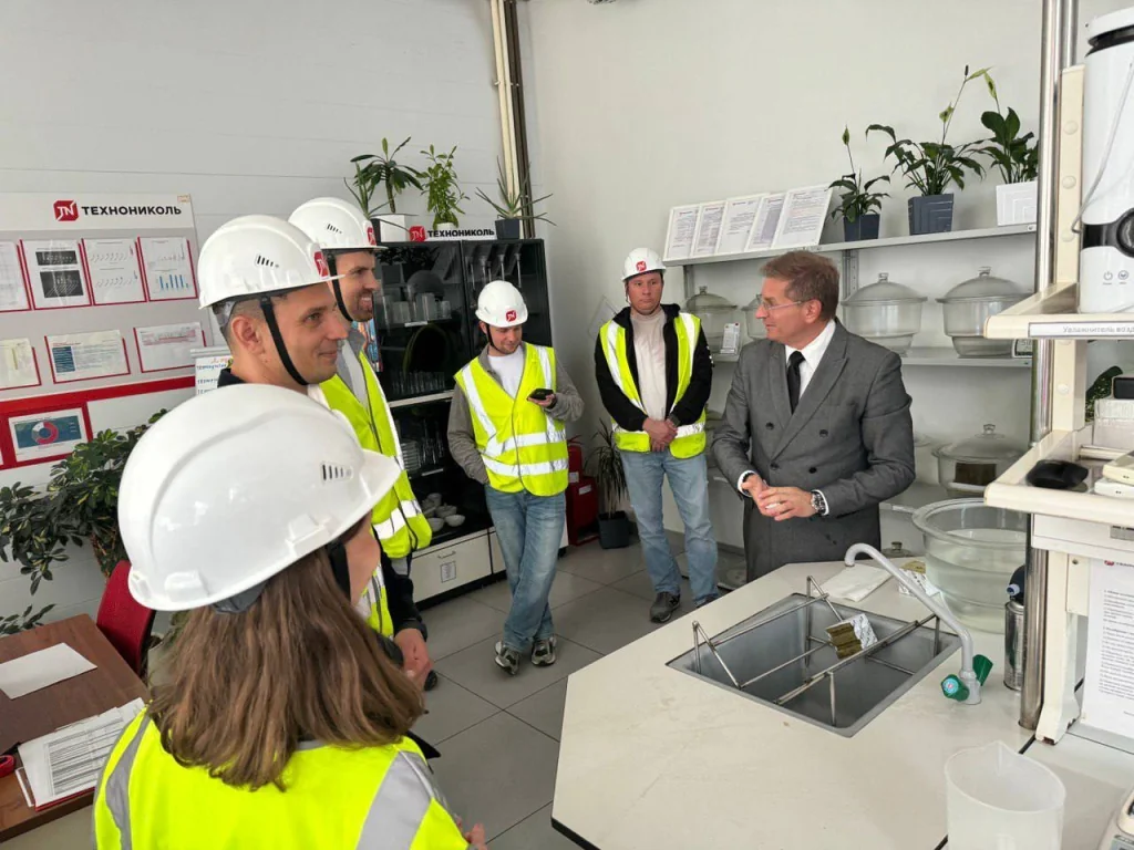 Вячеслав Абакунов с коллегами.jpg Вячеслав Абакунов с коллегами.jpg