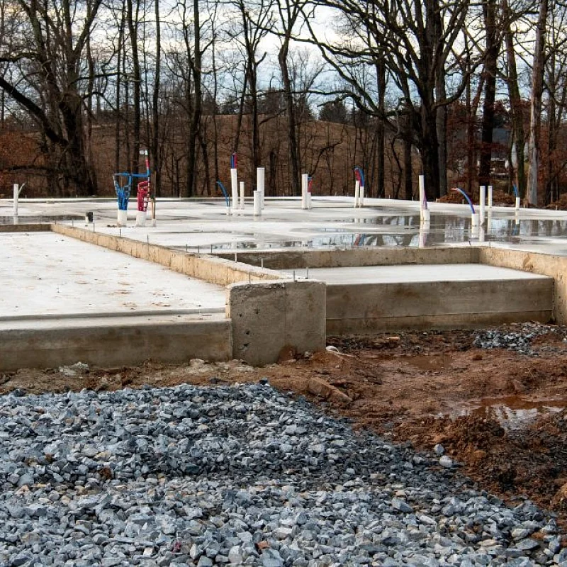 Как смонтировать замену бетонной подготовки под фундамент