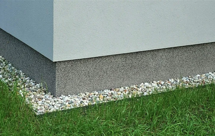 Зачем утеплять отмостку: взгляд профессионала