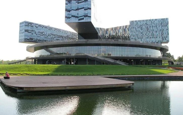 Фундамент под прикрытием