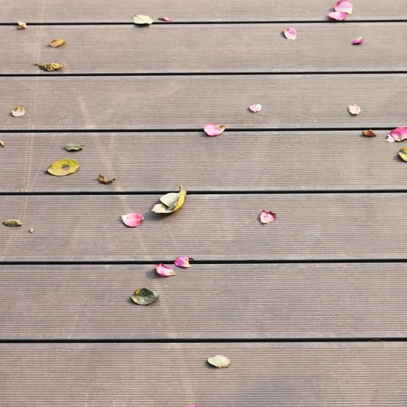 ДПК или лиственница: что лучше выбрать для террасы