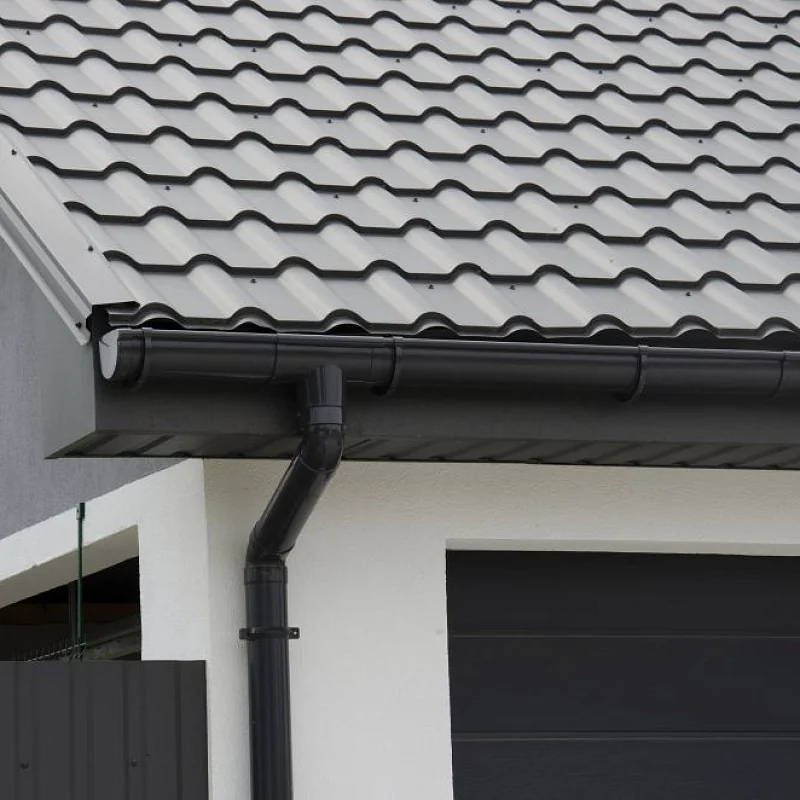 Металлочерепица или профнастил: что лучше для кровли дома Металлочерепица или профнастил: что лучше для кровли дома