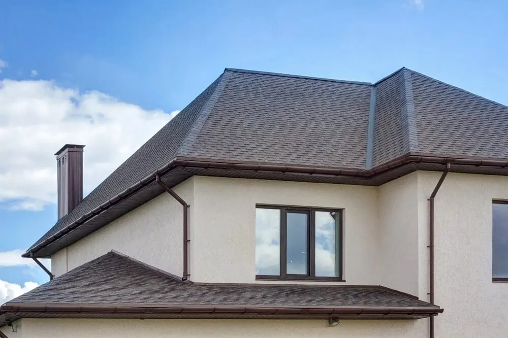 Выбираем водосточную систему для дачного дома: 7 полезных советов