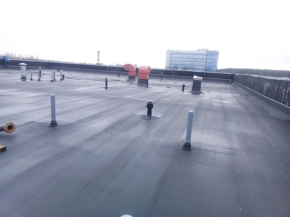 Как удержать в компании профессионального кровельщика в зимний период?