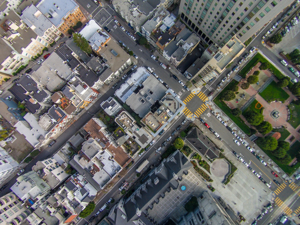 rooftops-1258857_1920.jpg