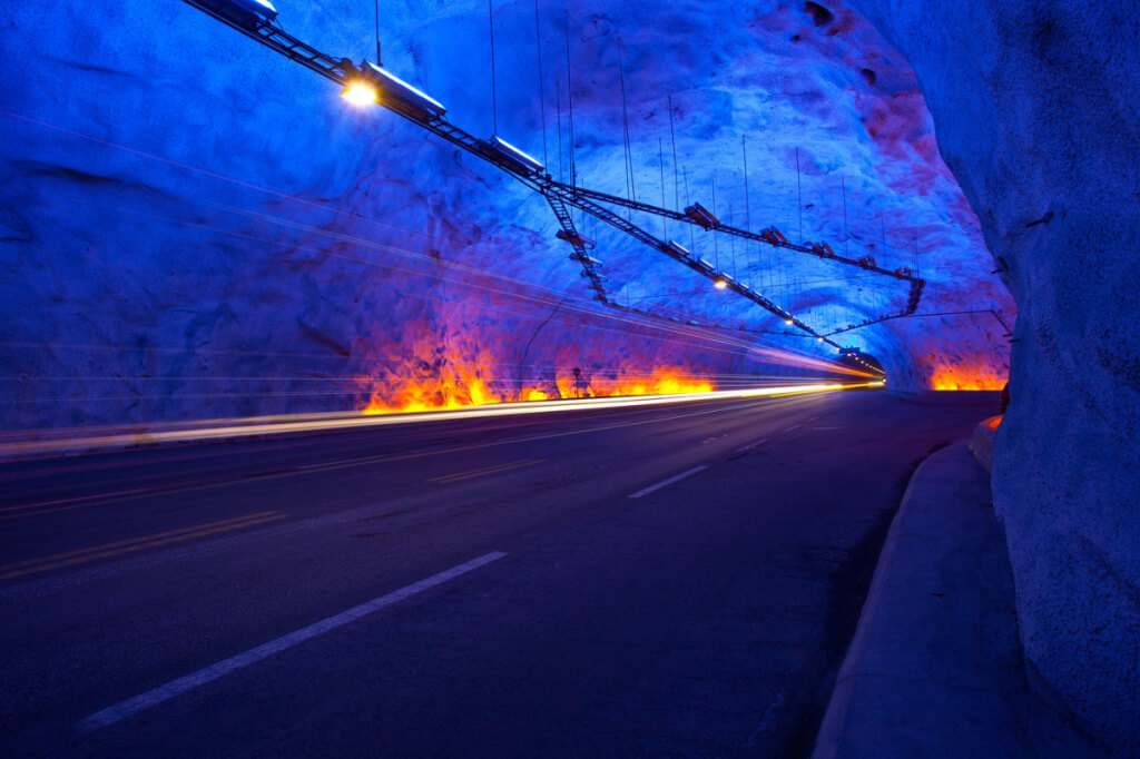Лердальский тоннель (Норвегия) – 24,5 км. Самый протяженный автомобильный тоннель в мире