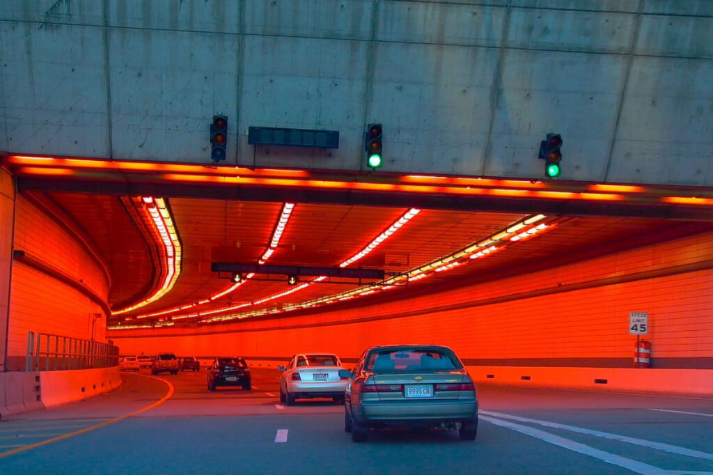 Большой бостонский тоннель (США) – 5,6 км. Самая дорогая дорожная стройка в истории Америки
