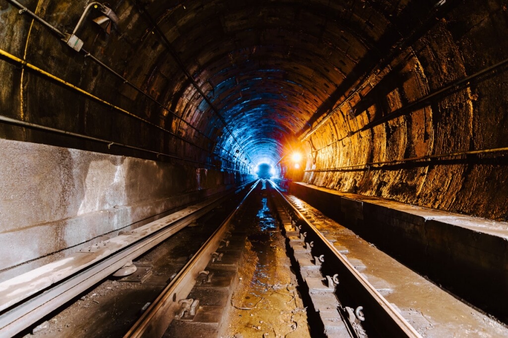 Как строили метро Санкт-Петербурга и почему оно не протекает