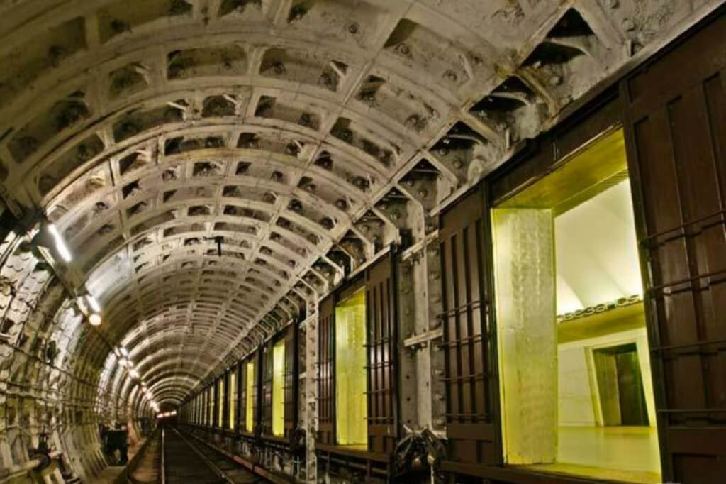 Как строили метро Санкт-Петербурга и почему оно не протекает